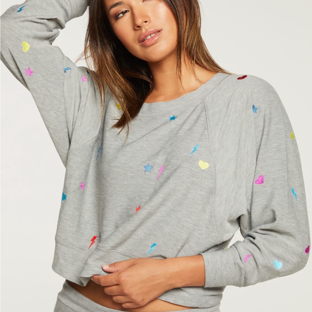 Chaser Cropped Lightning Stars
Hearts Pullover Size: S